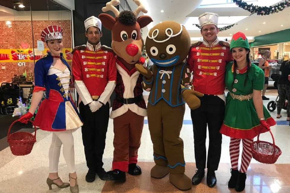 Santa-Arrival-Parade-Beenleigh-Marketplace