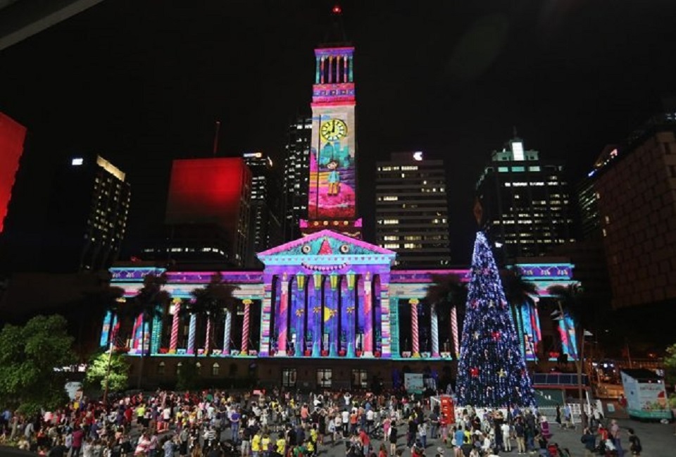 gold-lotto-city-hall-lights-the-city-christmas-in-brisbane