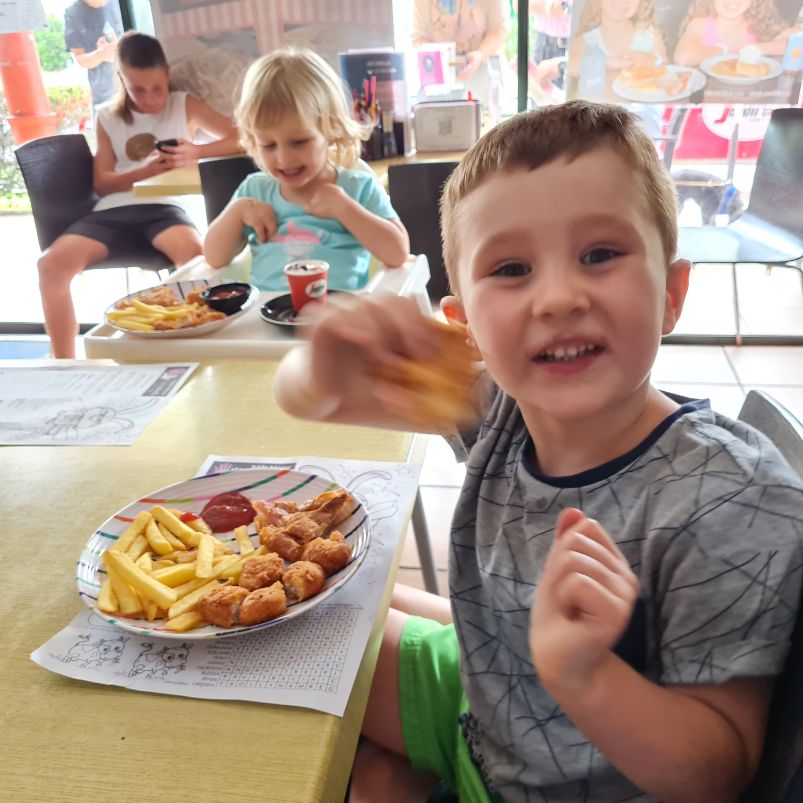 Kid friendly cafes oxenford