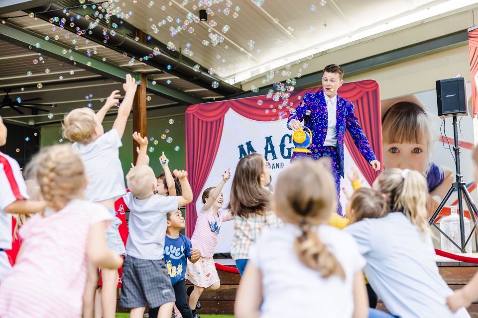 westfield-helensvale-school-holidays-magic-show