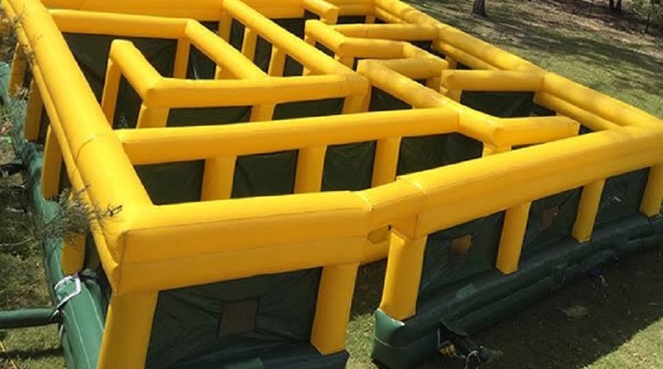 giant-inflatable-maze-broadwater-parklands