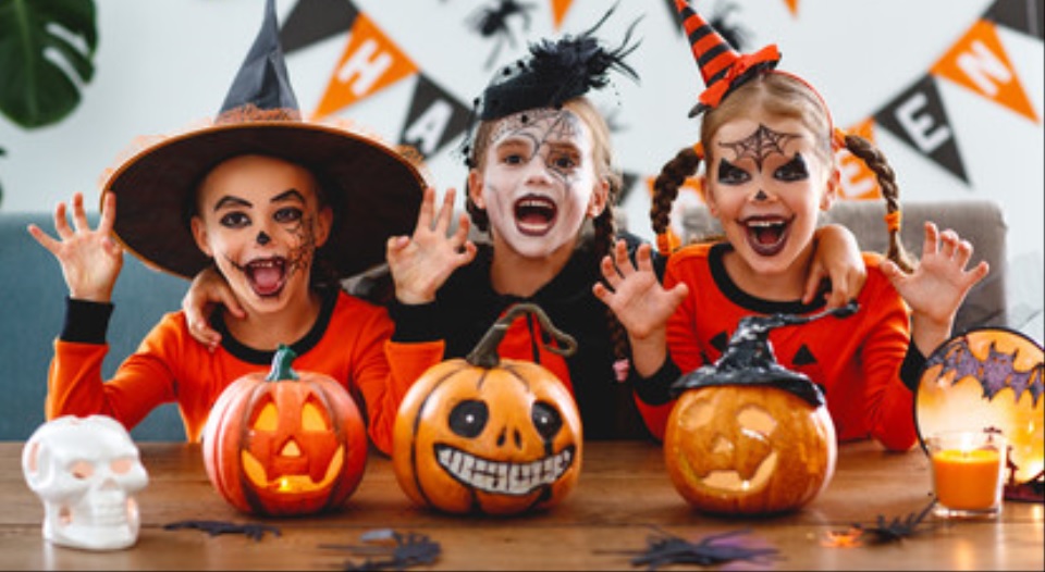 Family-Halloween-Party-The-Gem-Hotel