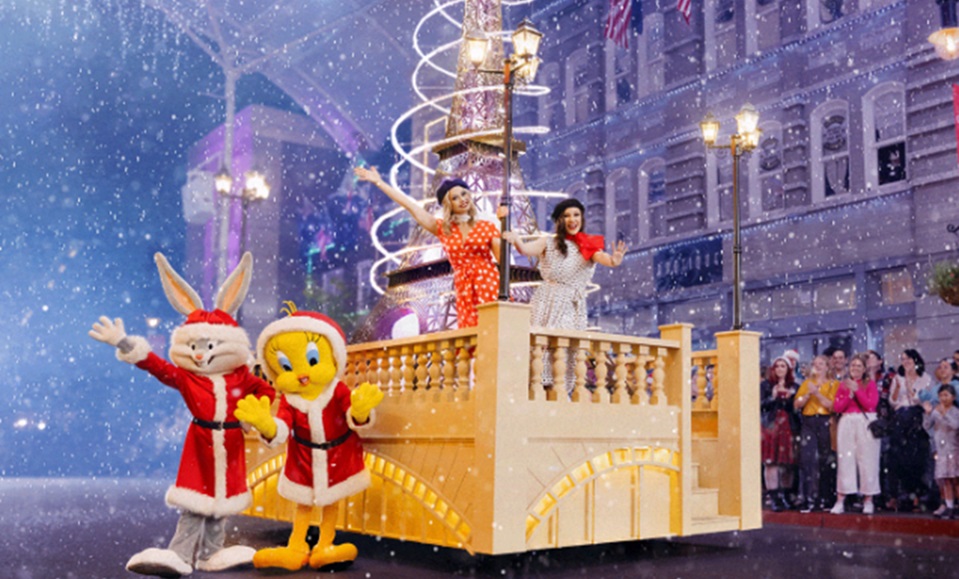 White-Christmas-Warner-Bros.-Movie-World